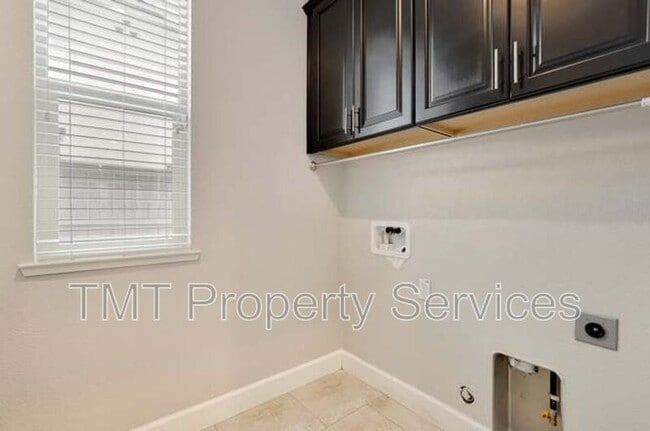 Building Photo - 1141 Vista Verde Dr