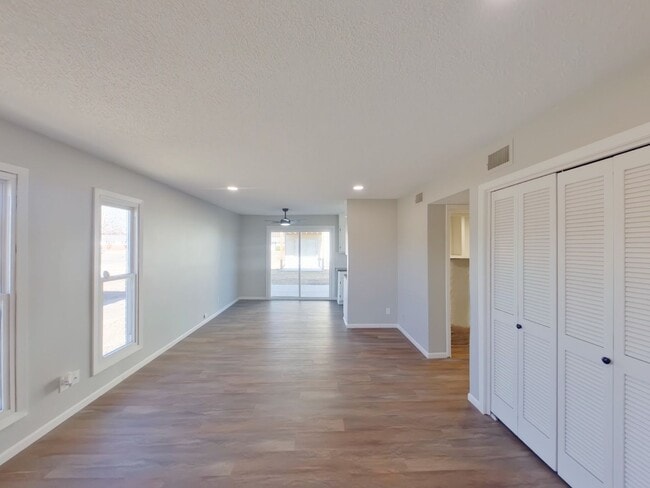 Building Photo - 254 N Acadia St