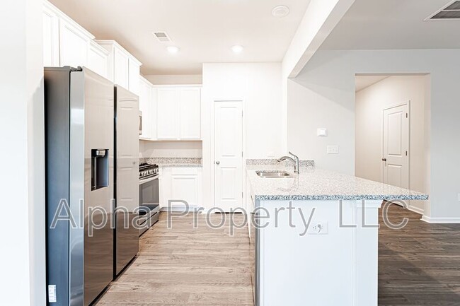 Building Photo - 17 Apricot Ln