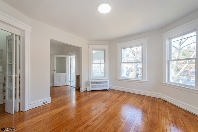 bedroom - 211 Hillside Ave