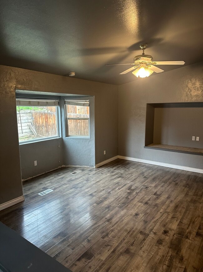 Building Photo - 524 Silcott Ct