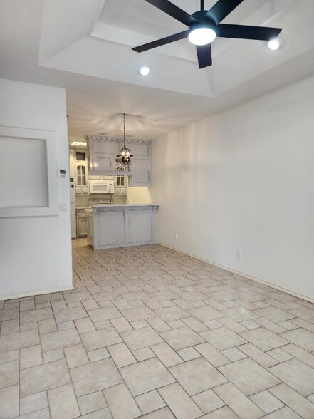 Building Photo - 600 Buena Vista Dr