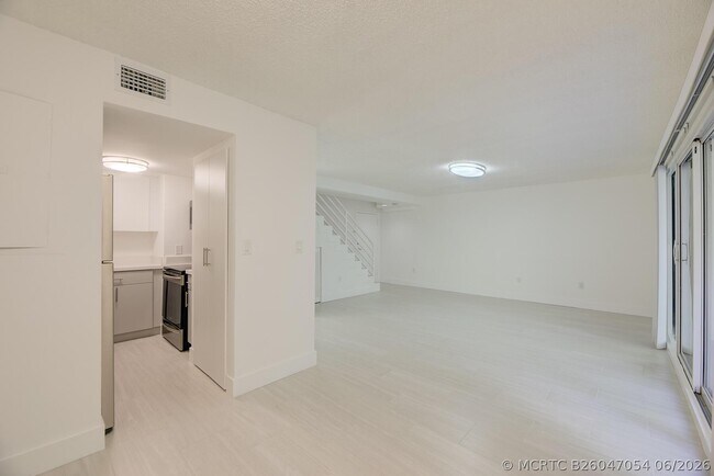 Building Photo - 2100 Brickell Ave