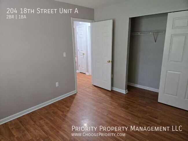 Building Photo - 204 18th St