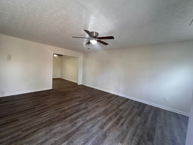 Building Photo - 121 Clyde Dr