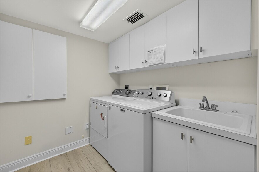 Large laundry room with storage & utility sink - 1001 Arbor Lake Dr