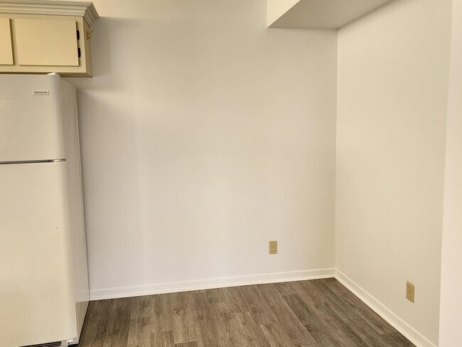 Building Photo - 1605 SW Silver Pine Way