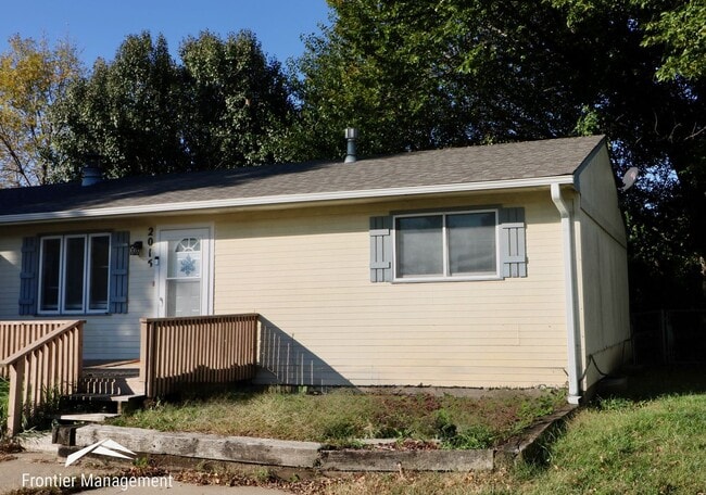 Primary Photo - 2013/2015 Shirley