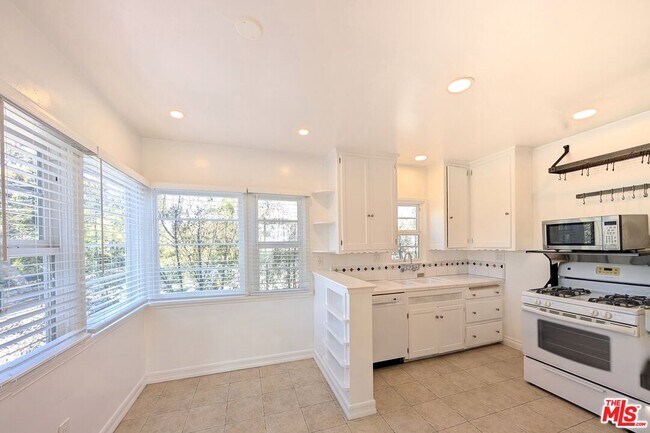 Building Photo - 601 9th St