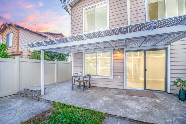 Building Photo - Beautiful Townhouse in the desirable Anaheim Packing District!
