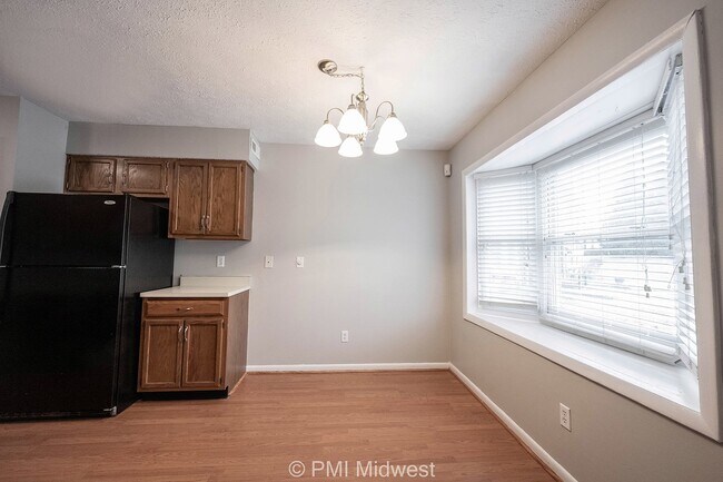 Building Photo - "Charming 2-Bed Haven with 1.5 Baths in Indianapolis – Cozy Living Awaits!"
