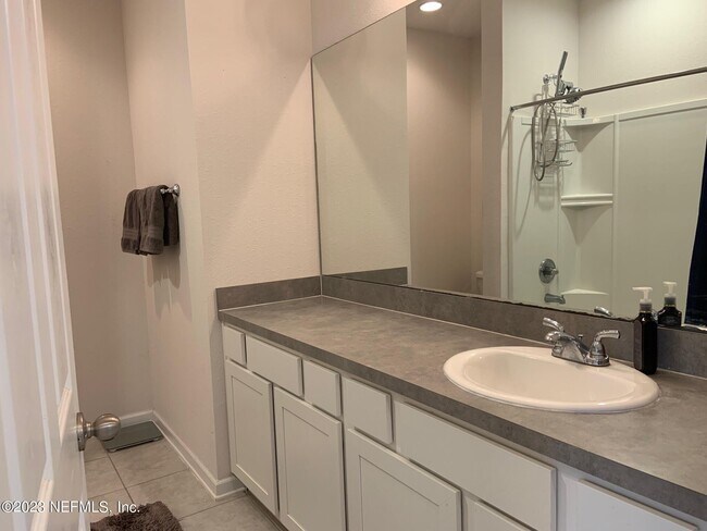 Building Photo - 816 Redtail Ln