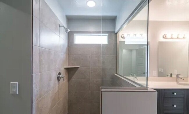 Building Photo - Dog-Friendly 4 Bedroom 2.5 Bath in Desert ...