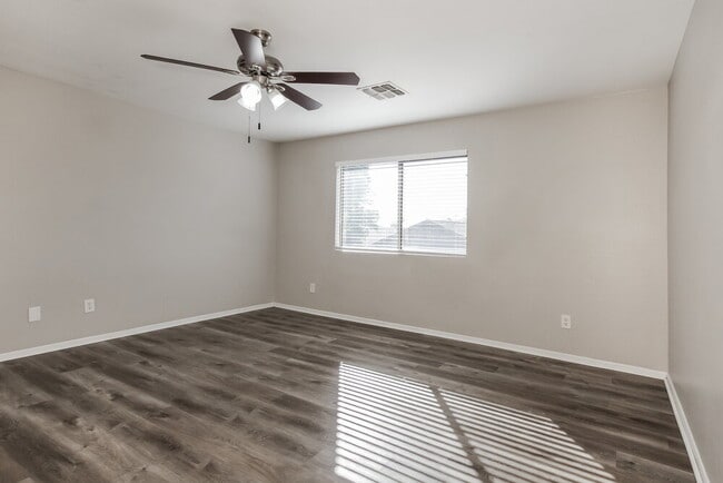 Building Photo - 13833 W Keim Dr