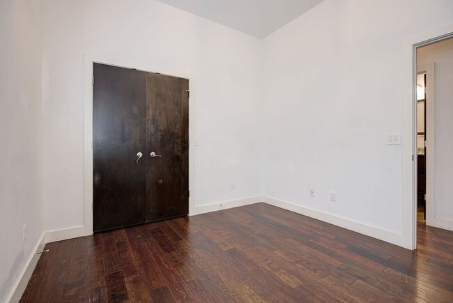 Building Photo - Modern 3-Bedroom Duplex Near OU Health Center and Okana Resort