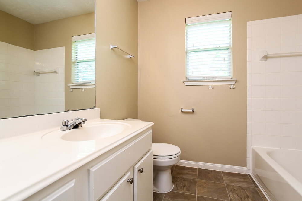 Building Photo - 16206 Hollow Rock Dr