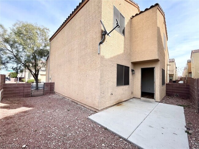 Building Photo - 9291 Hollander Ave