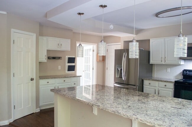 Building Photo - 1930 Oak Ridge Ct