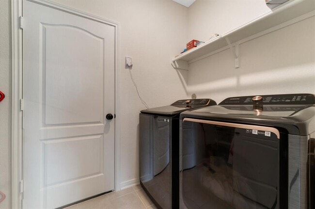 Building Photo - 2860 Grand Anse Dr