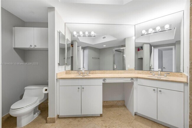 Building Photo - 4775 Collins Ave