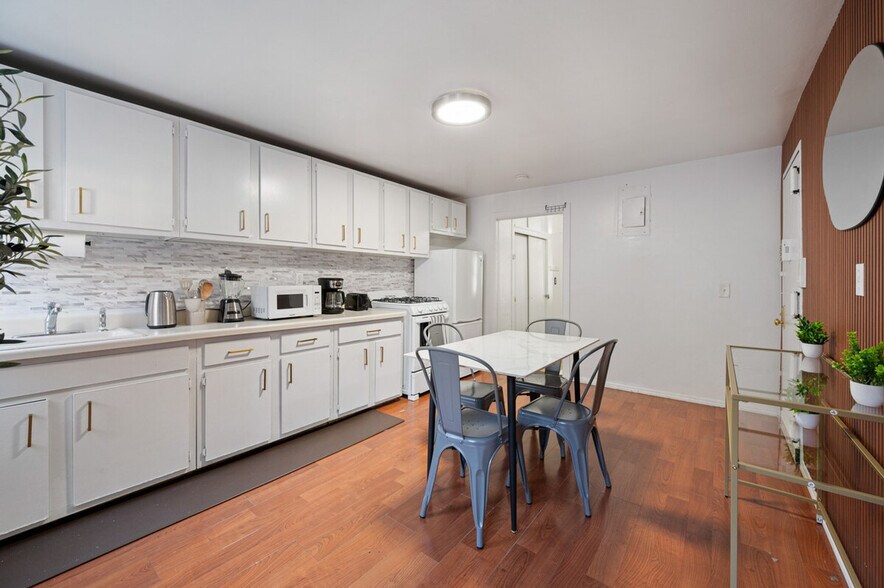 Building Photo - 338 9th Ave