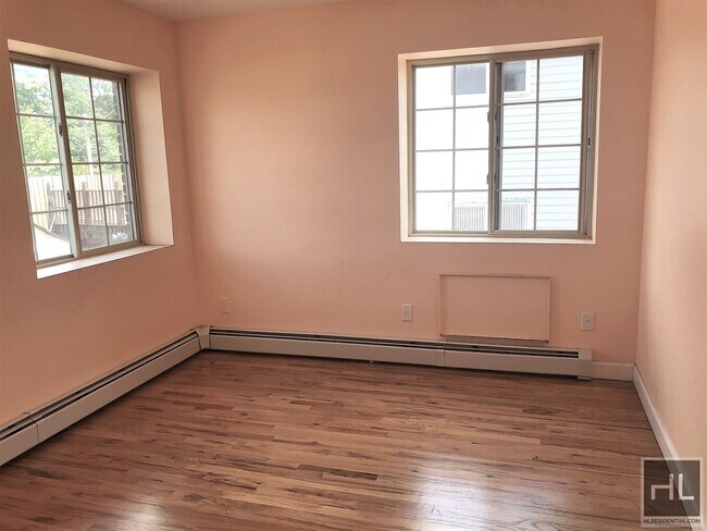 Building Photo - 869 E 95th St