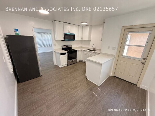 Building Photo - 456 Davidson-#B