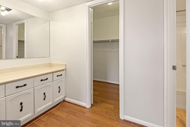 Building Photo - 3800 Powell Ln