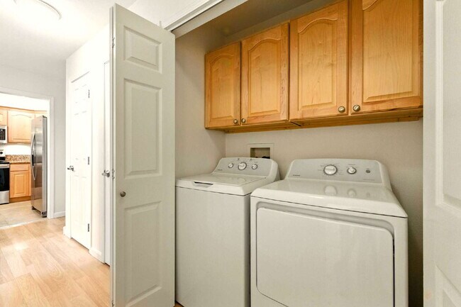 Building Photo - Gorgeous 3 Bed 2.5 Bath Townhome in Littleton!