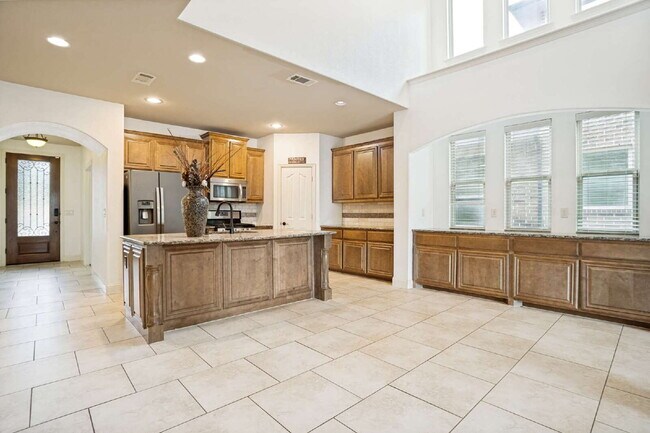 Building Photo - Spacious & Charming Home in Desirable Savannah Community