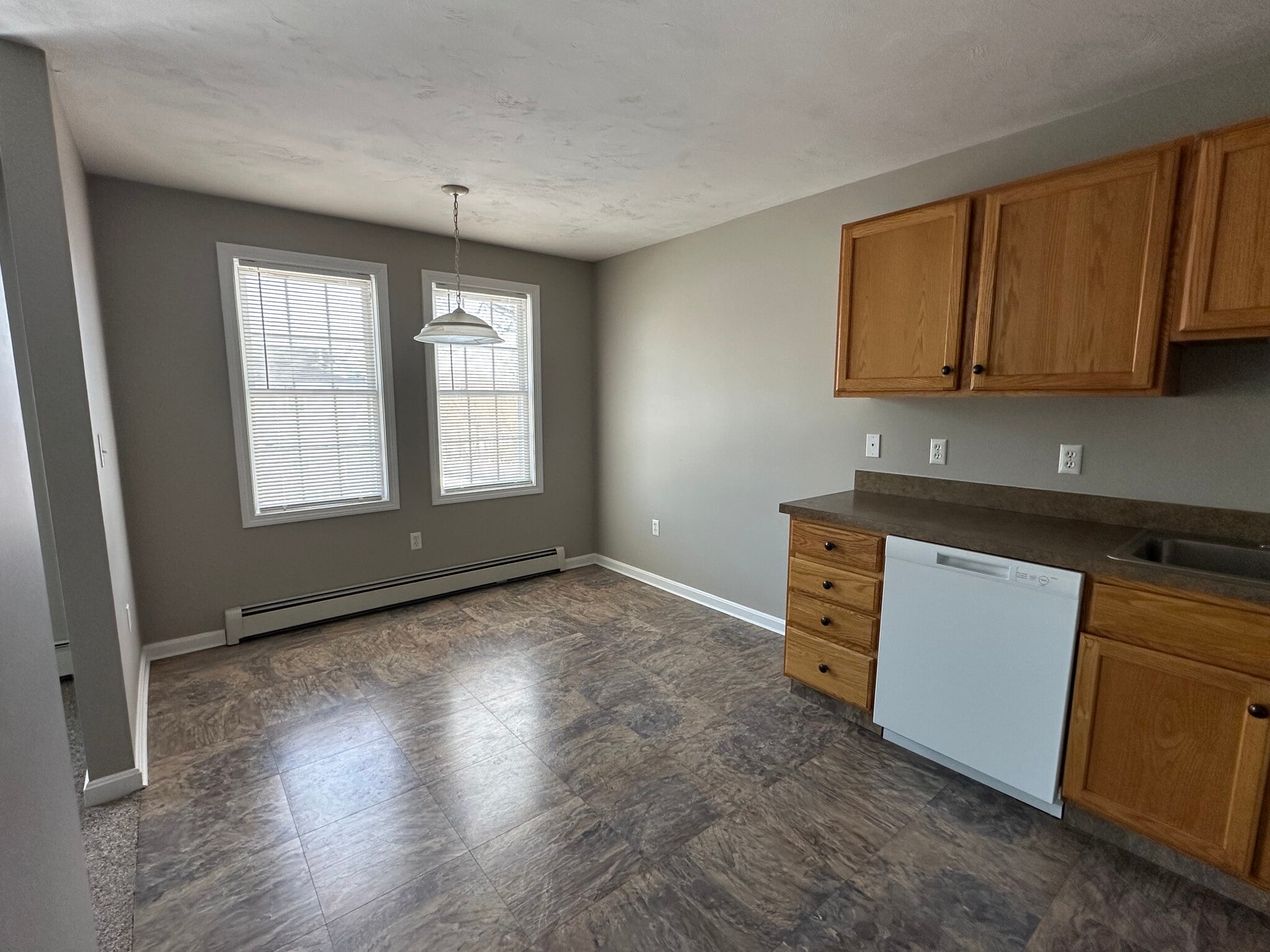 Kitchen Eat-In - 188 Middle St