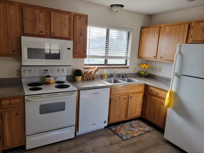 Building Photo - 3621 Dalewood Ave SE