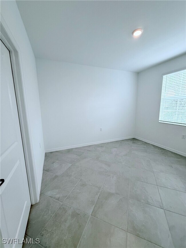 Building Photo - 14161 Heritage Landing Blvd