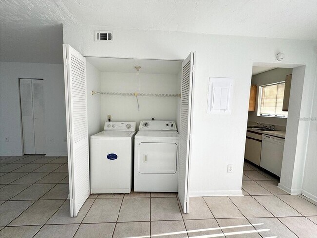 Building Photo - 2300 SW 43rd St