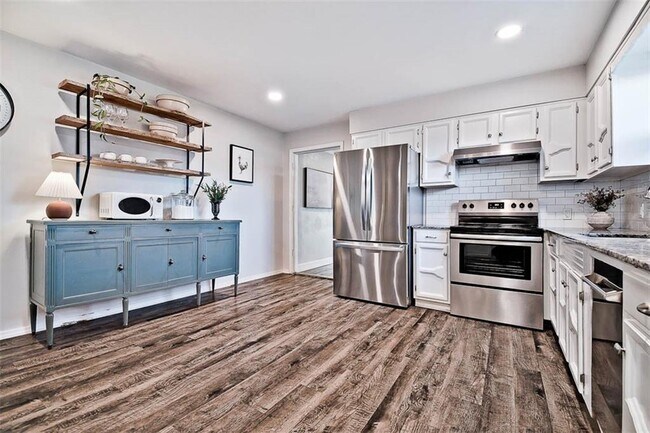 Building Photo - 9940 Kitty Rd