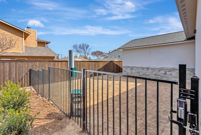 Building Photo - 2201 E Arbrook Blvd