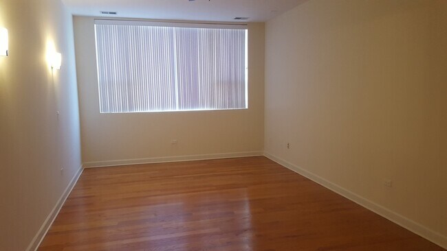 Building Photo - 4810 N Lavergne Ave
