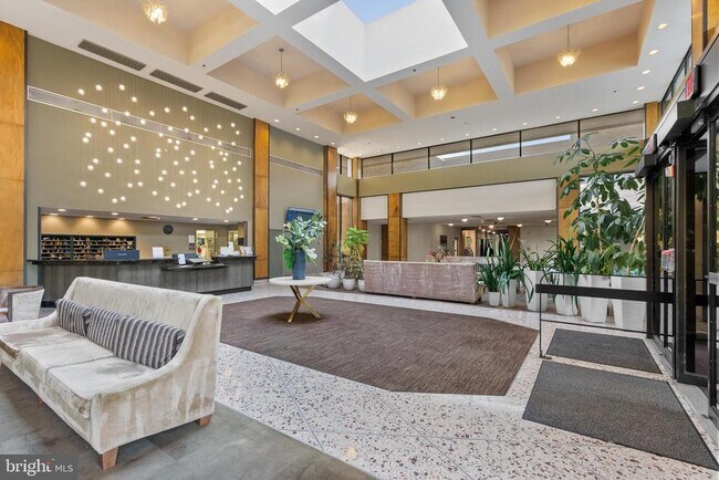 Building Photo - 3713 S George Mason Dr