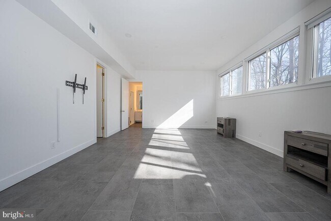 Building Photo - 39 Fairview Rd