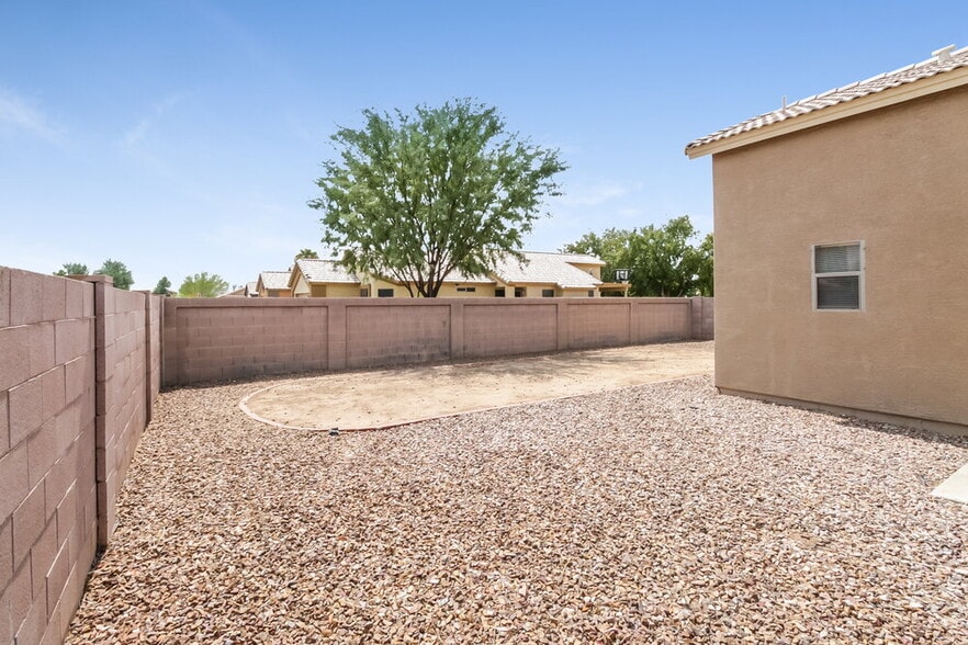 Building Photo - 11409 W Cambridge Ave