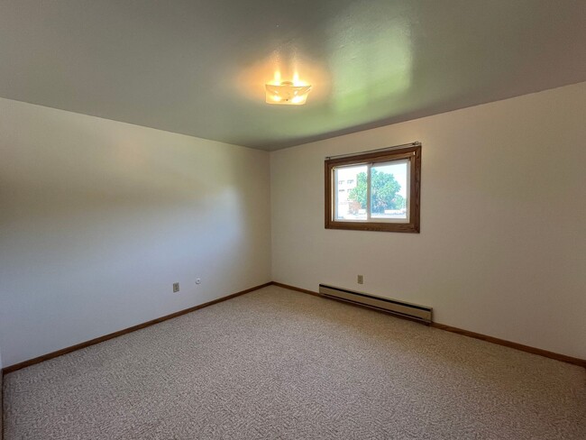 Building Photo - Ambassador 1 Bed 1 Bath