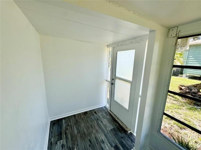 Building Photo - 162 Sapodilla St
