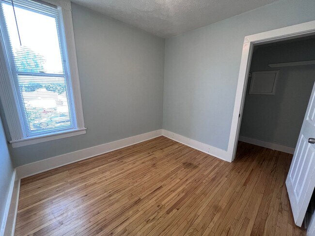 Building Photo - Recently Remolded Single Family Home within Blocks of Downtown Grand Rapids!