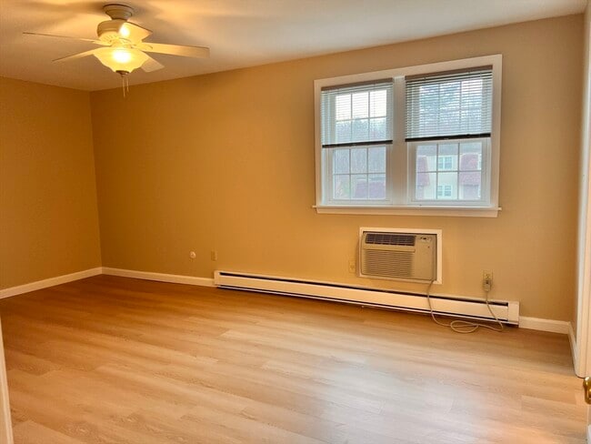 Building Photo - 180 Main St