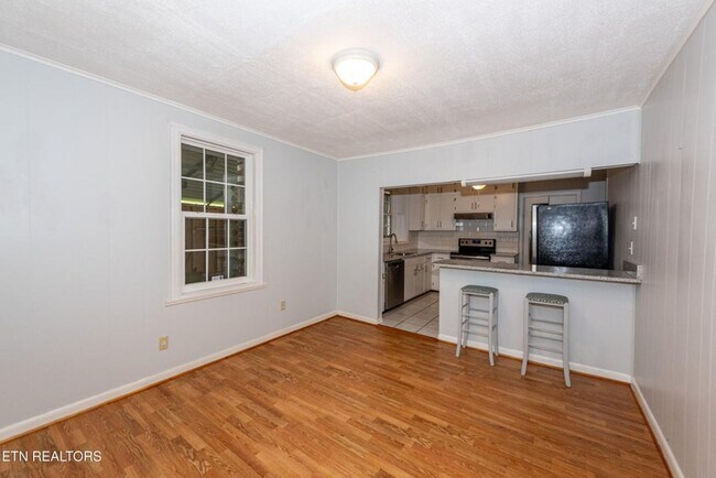 Building Photo - Maryville 37804 - 2 bedroom, 1 bath home w...