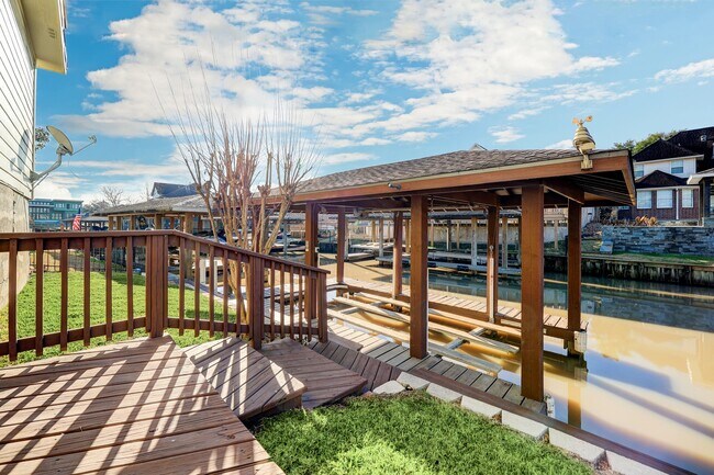 Building Photo - 20523 Riverside Pines Dr