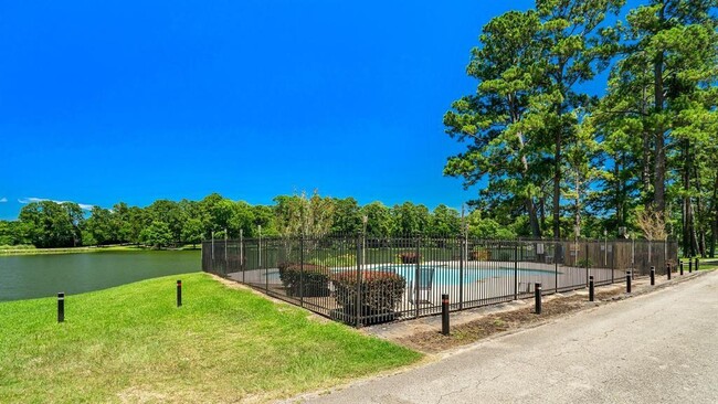 Building Photo - 1671 E Pine Lake Cir
