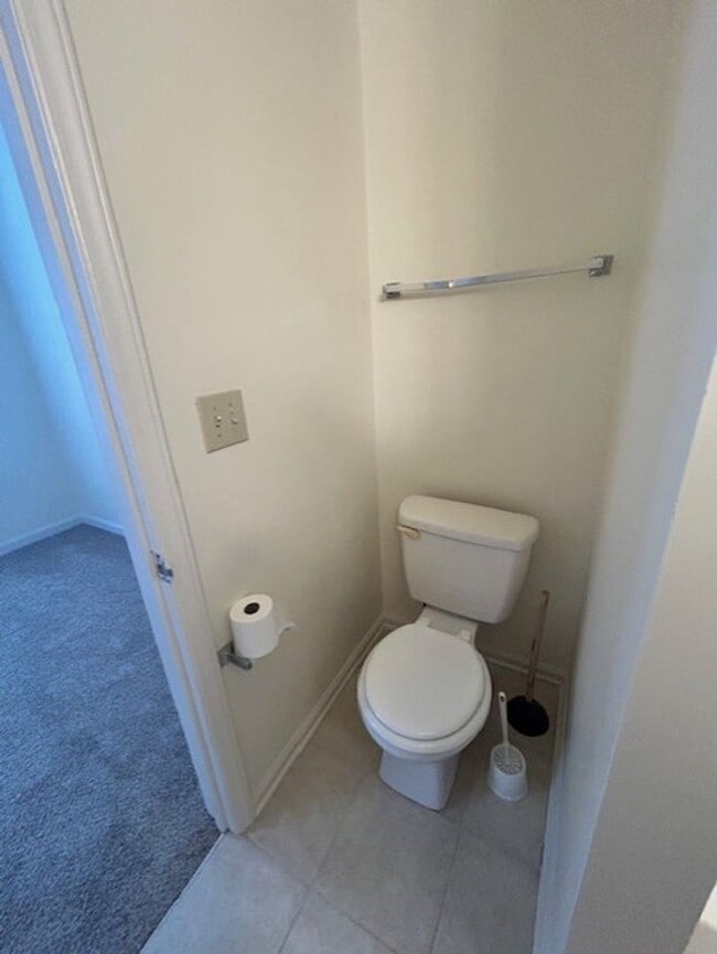 Building Photo - Coming Soon! 2 Bedroom Townhome!