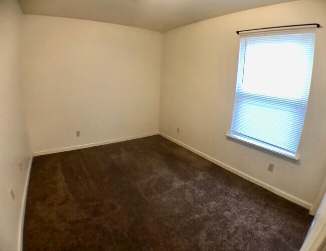 Building Photo - 722 W Broomfield St