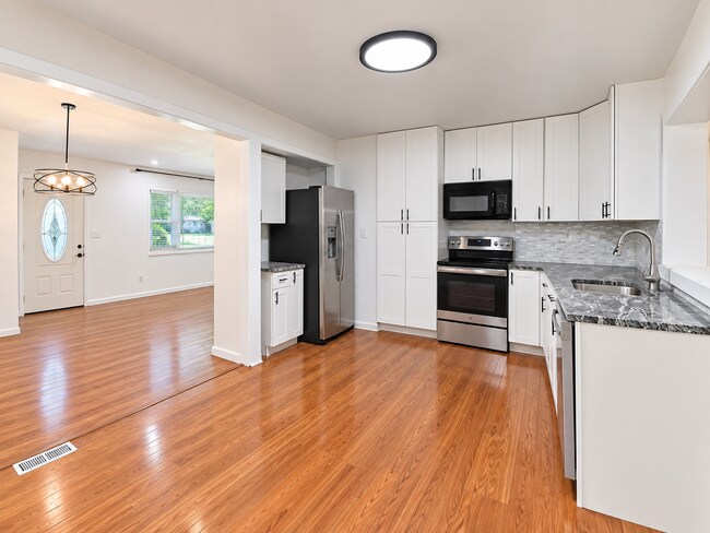 Building Photo - 2579 Bonnybrook Dr SW